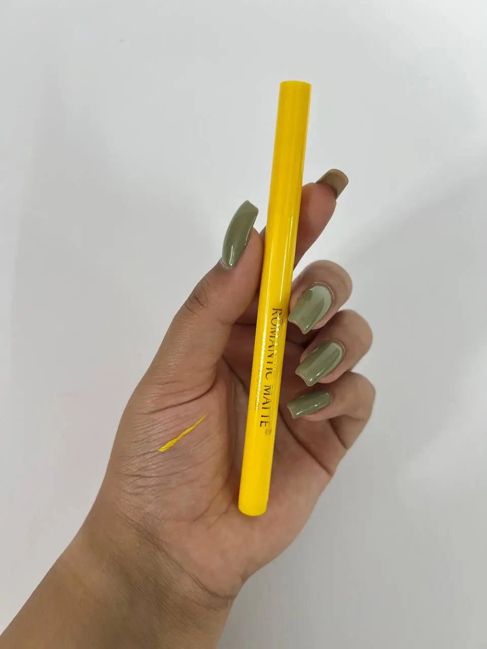 خط چشم ماژیکی رنگی