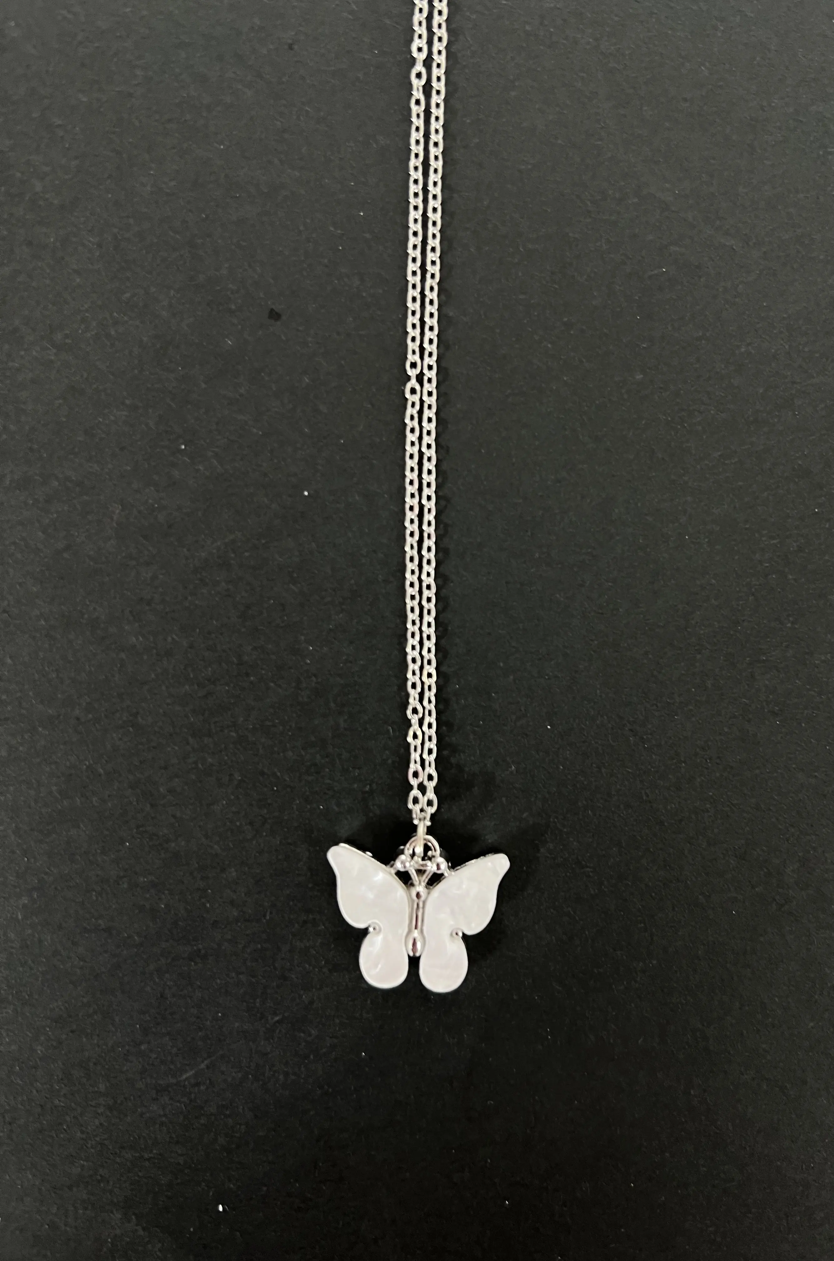 گردنبند پروانه ای استیل نقره ای